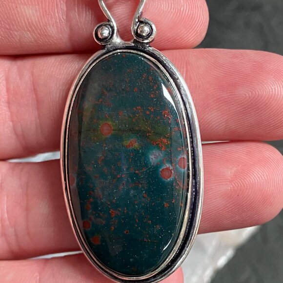 Beautiful Heliotrope Bloodstone Pendant Stone Crystal Jewelry - Picture 4 of 10